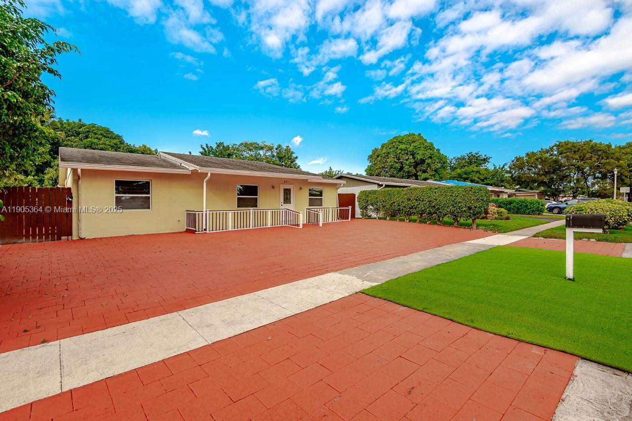 401 76th Ter - Photo 1