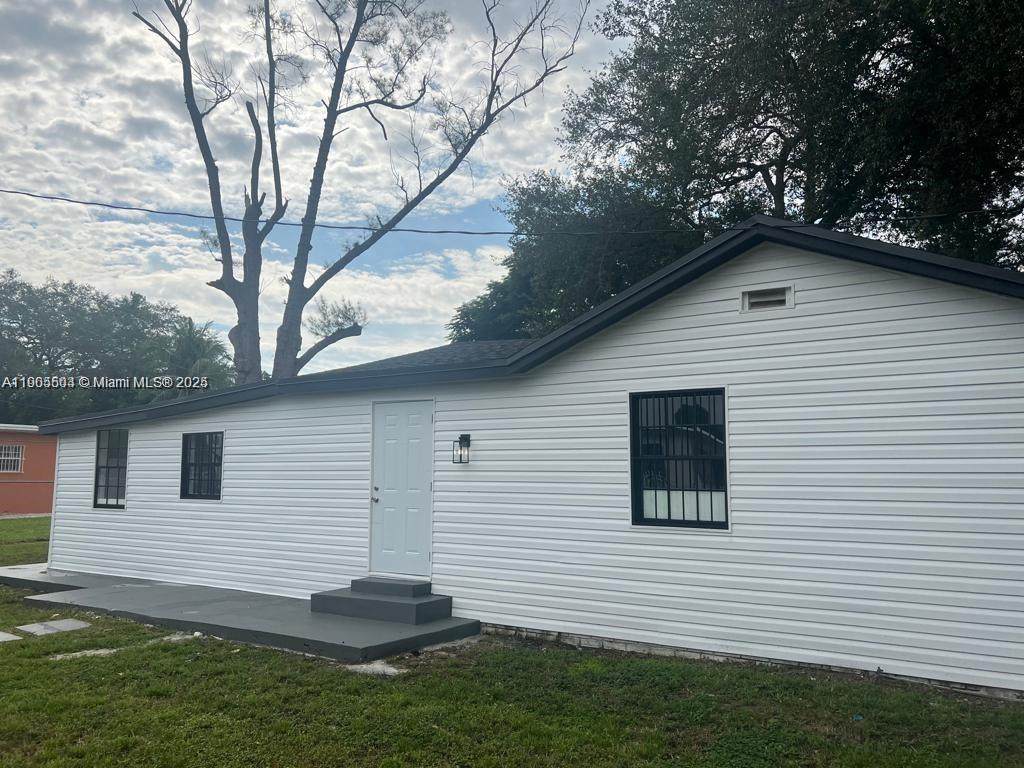 1934 92nd St - Photo 1