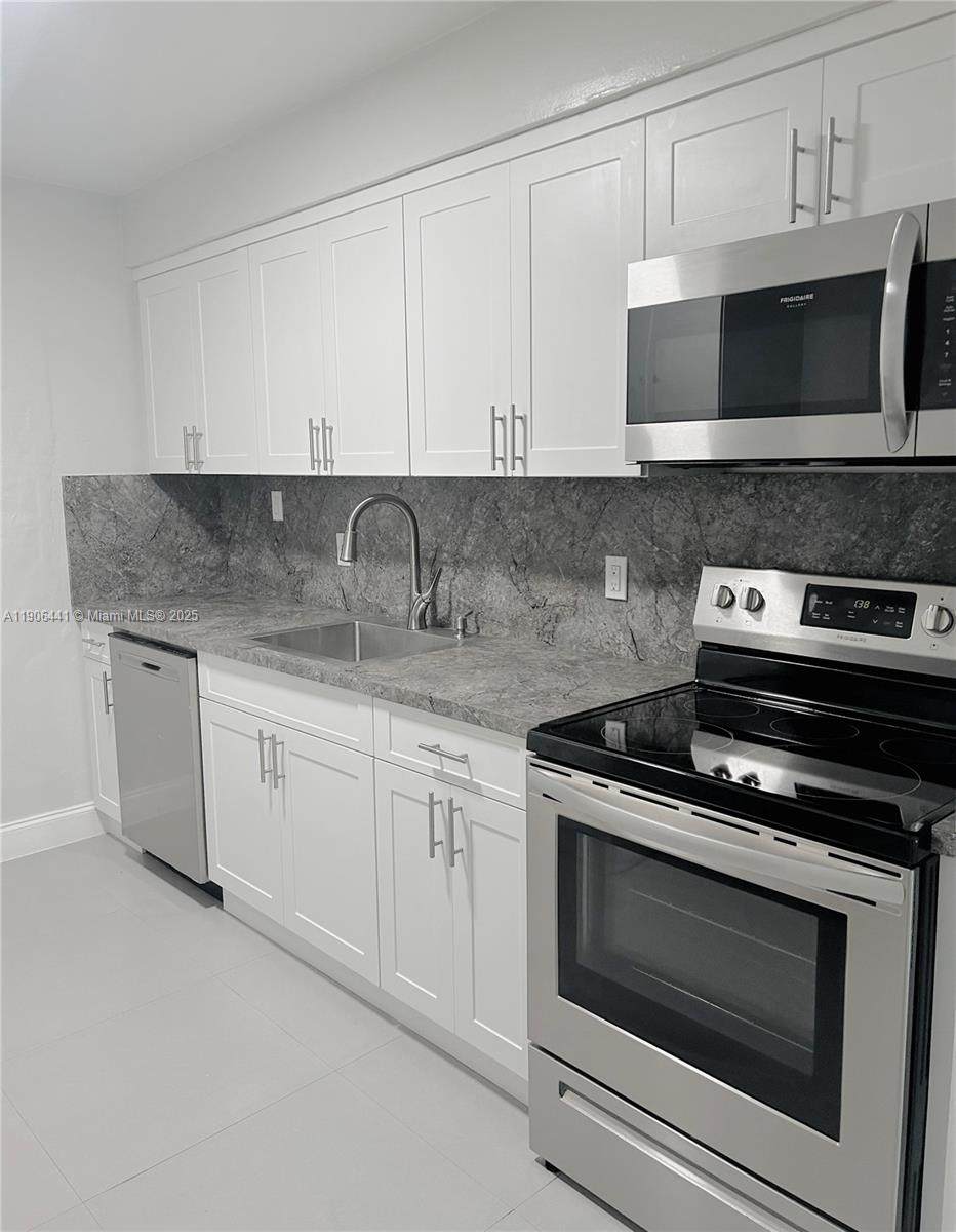 1835 Scott St - Photo 1