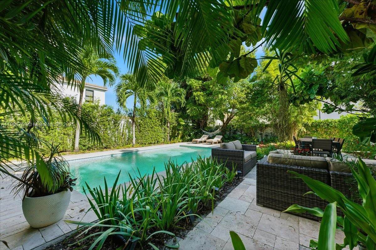 617 191st St - Photo 1