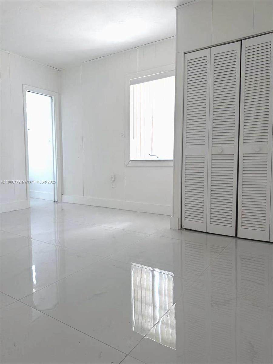 61 58th Ct - Photo 1