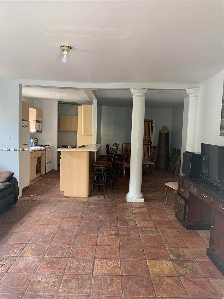 1037 30th St - Photo 1