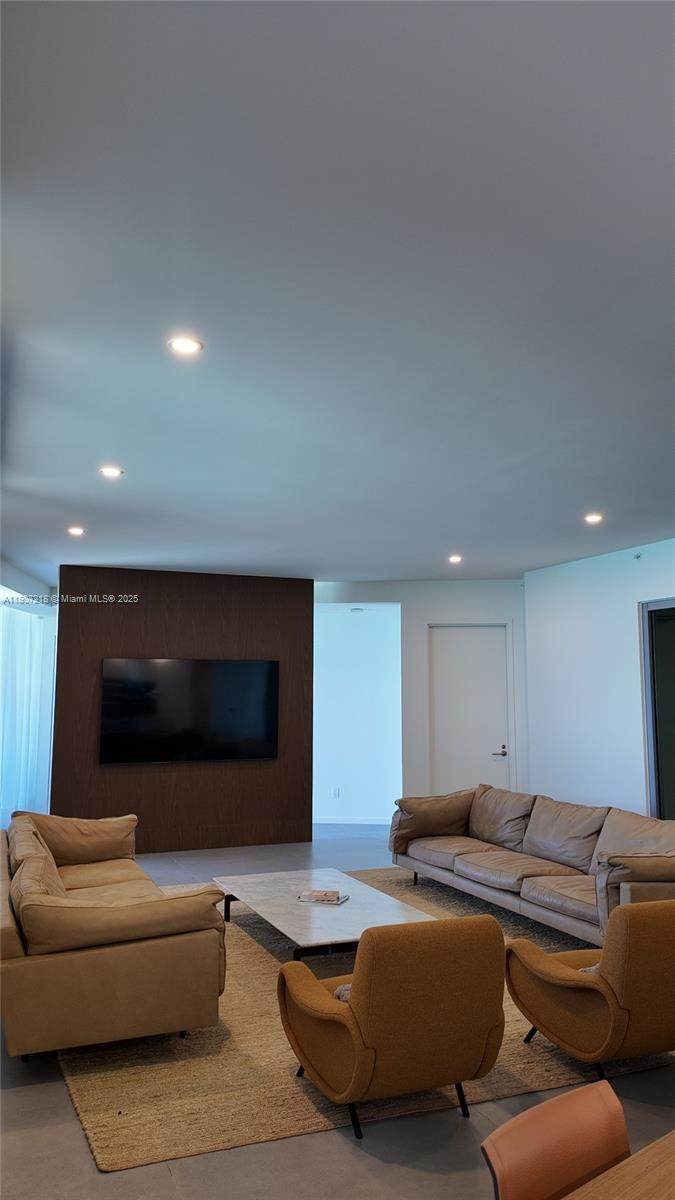 https://bt-photos.global.ssl.fastly.net/miami/1280_boomver_1_A11907218-2.jpg