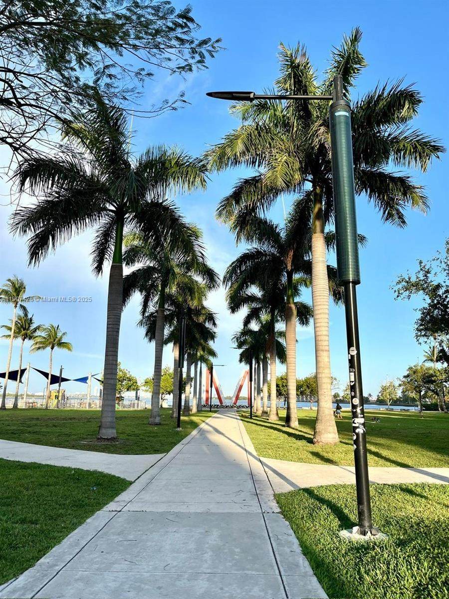 520 38th St - Photo 1