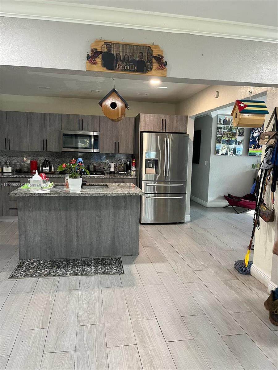 6221 26th St - Photo 1