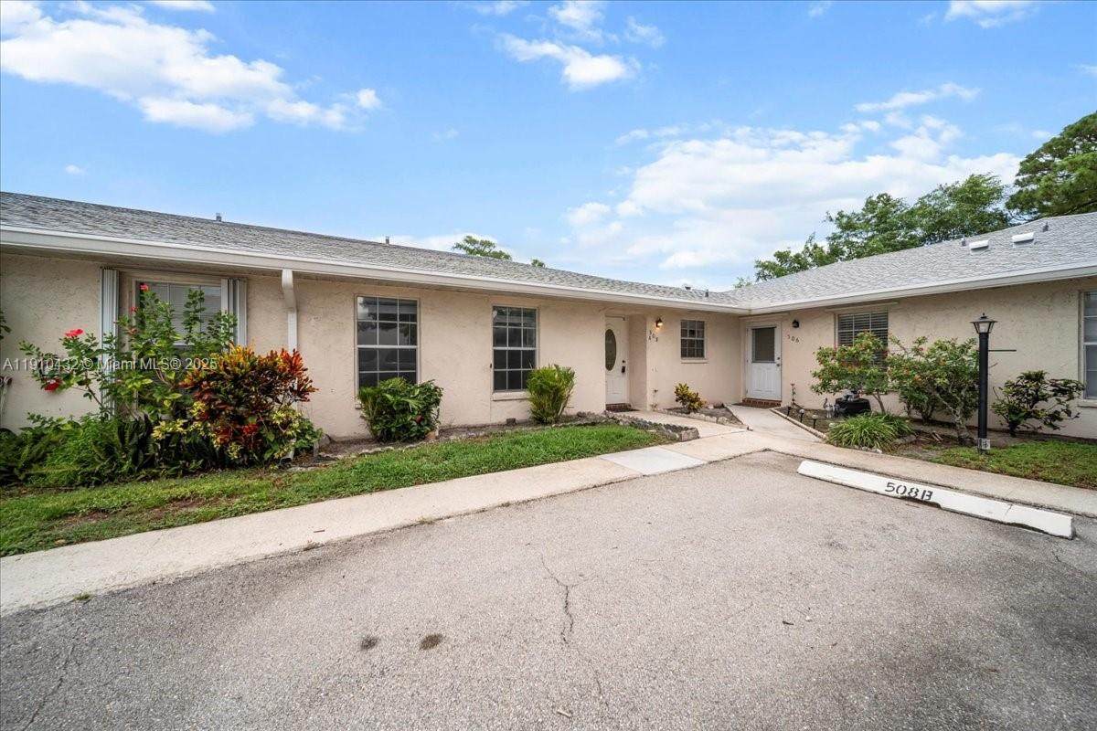 508 Holyoke Ln - Photo 1