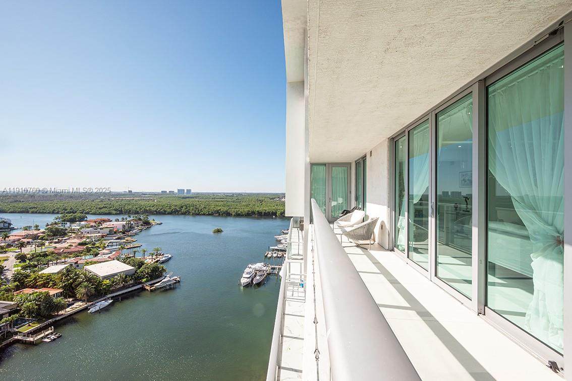 https://bt-photos.global.ssl.fastly.net/miami/1280_boomver_1_A11910760-2.jpg