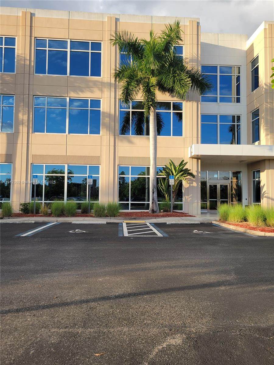 https://bt-photos.global.ssl.fastly.net/miami/orig_boomver_1_A11912302-2.jpg