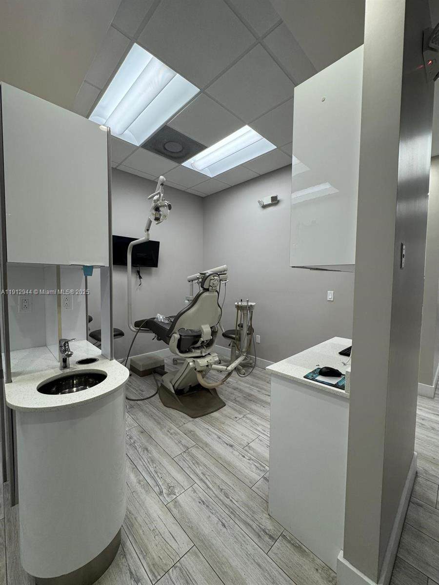9440 Commercial Blvd - Photo 1