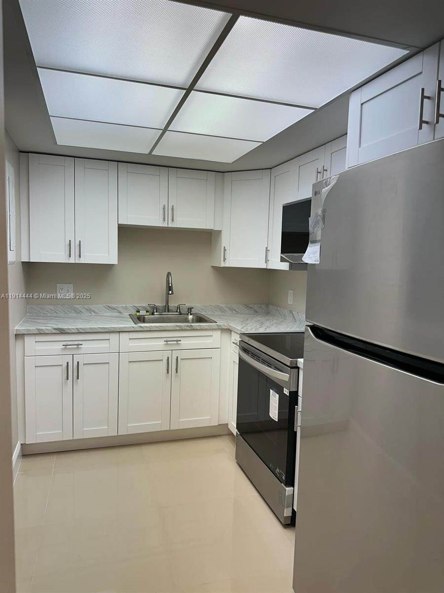 5530 44th St - Photo 1