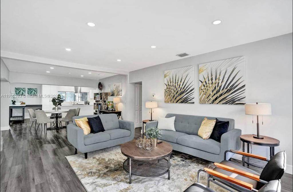 1431 Dewey St - Photo 1