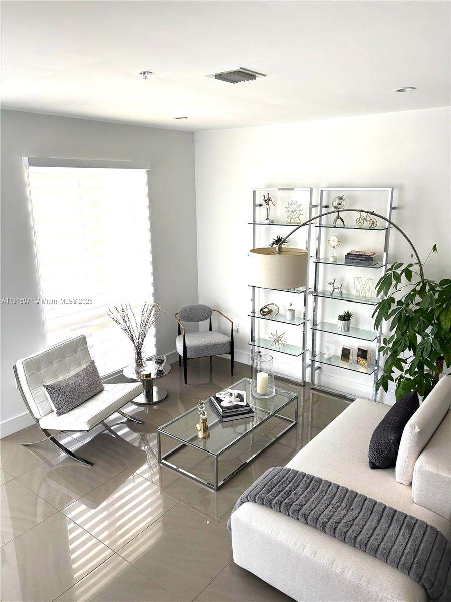 10265 63rd Ter - Photo 1