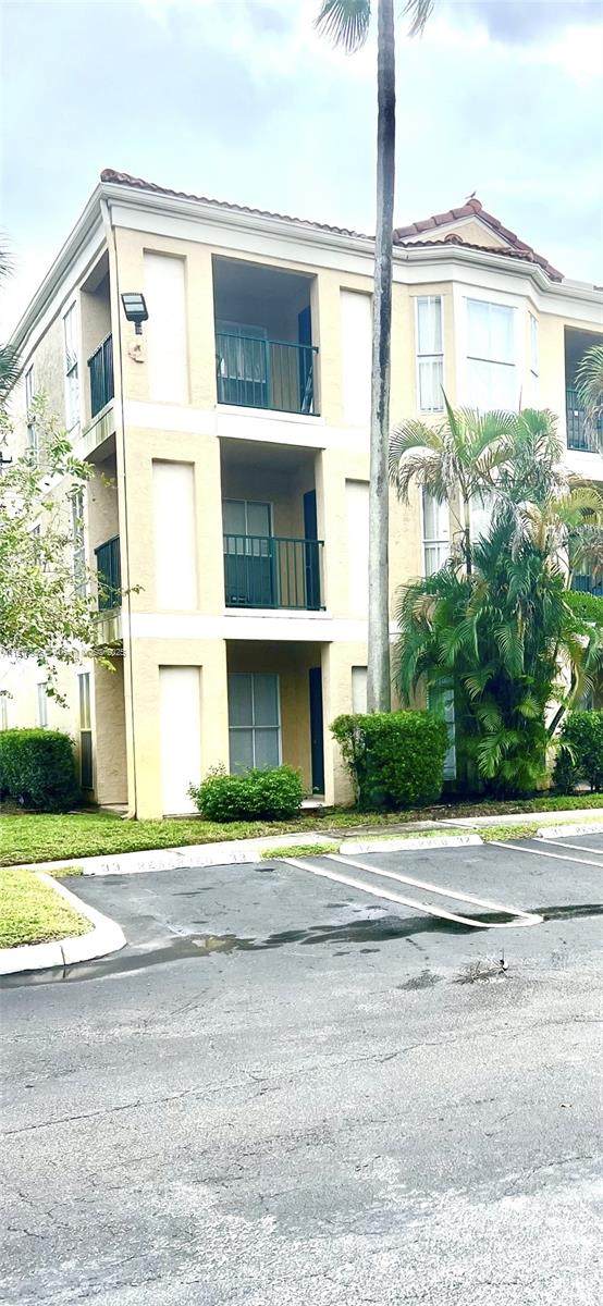 977 Riverside Dr - Photo 1
