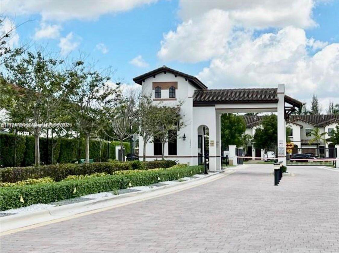 10620 88th St - Photo 1