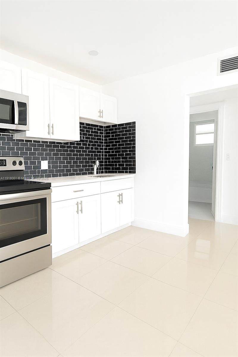 724 3rd Ct - Photo 1