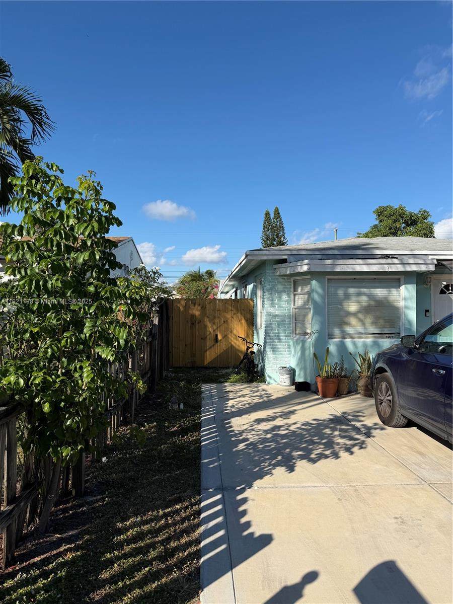 1927 Arthur St - Photo 1