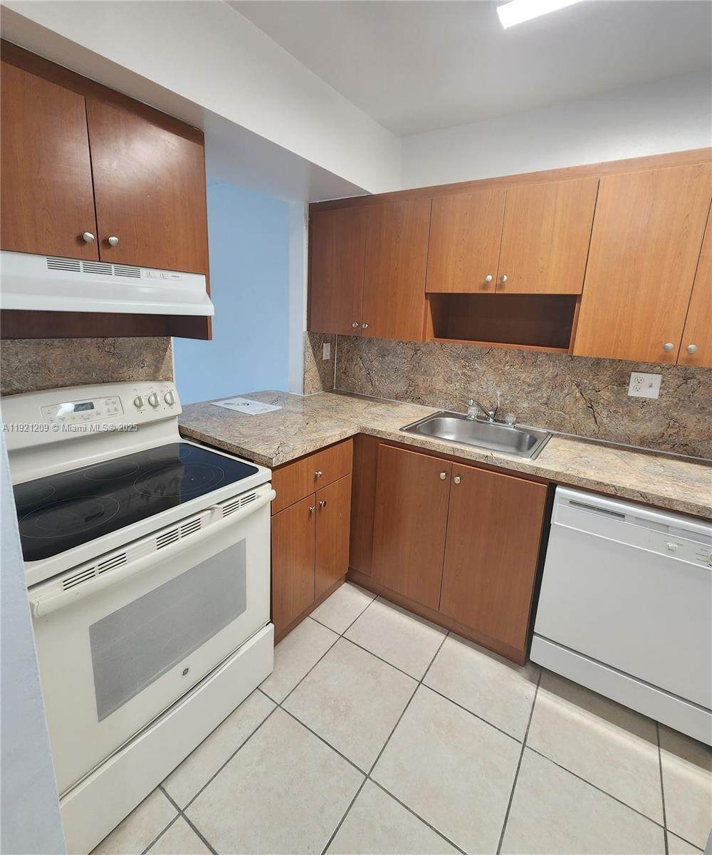 11020 196th St - Photo 1