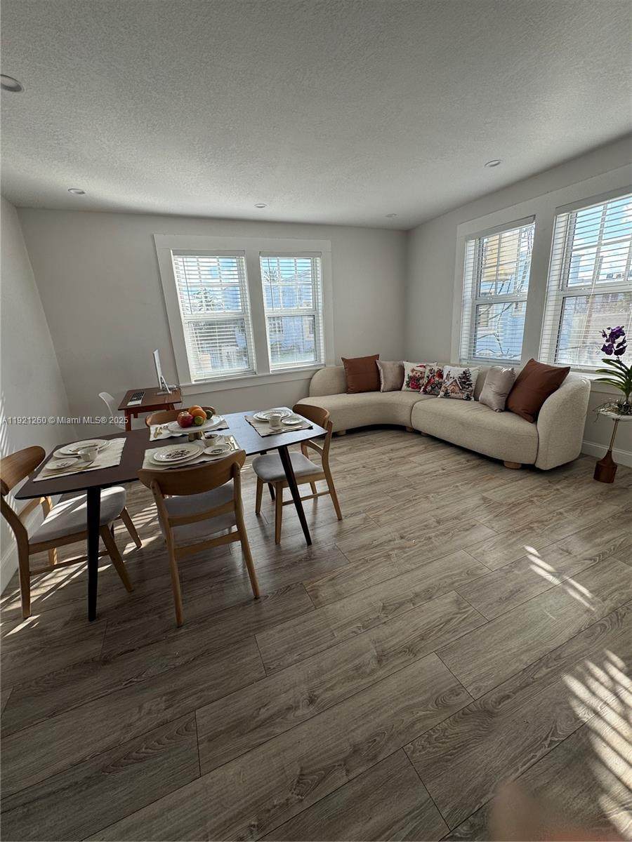 536 14th St - Photo 1