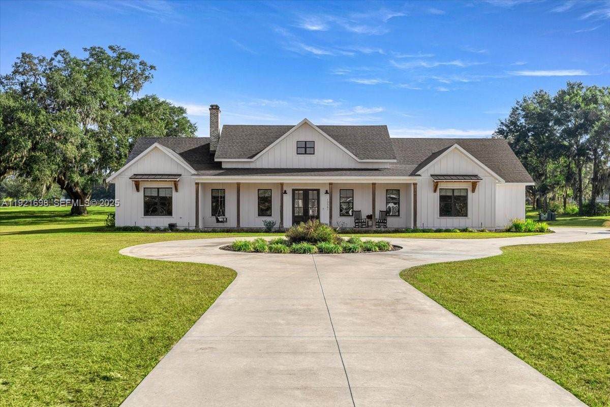 10561 104th Cir - Photo 1