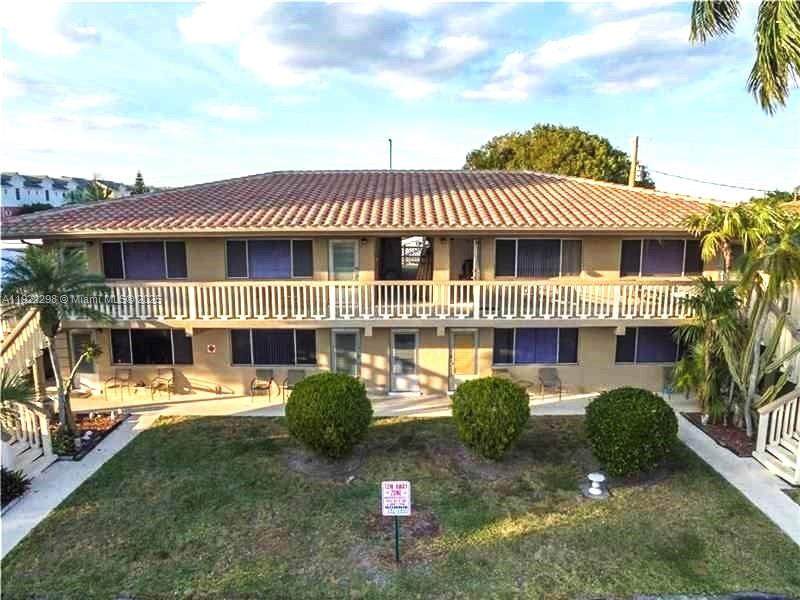 2121 40th Ct - Photo 1