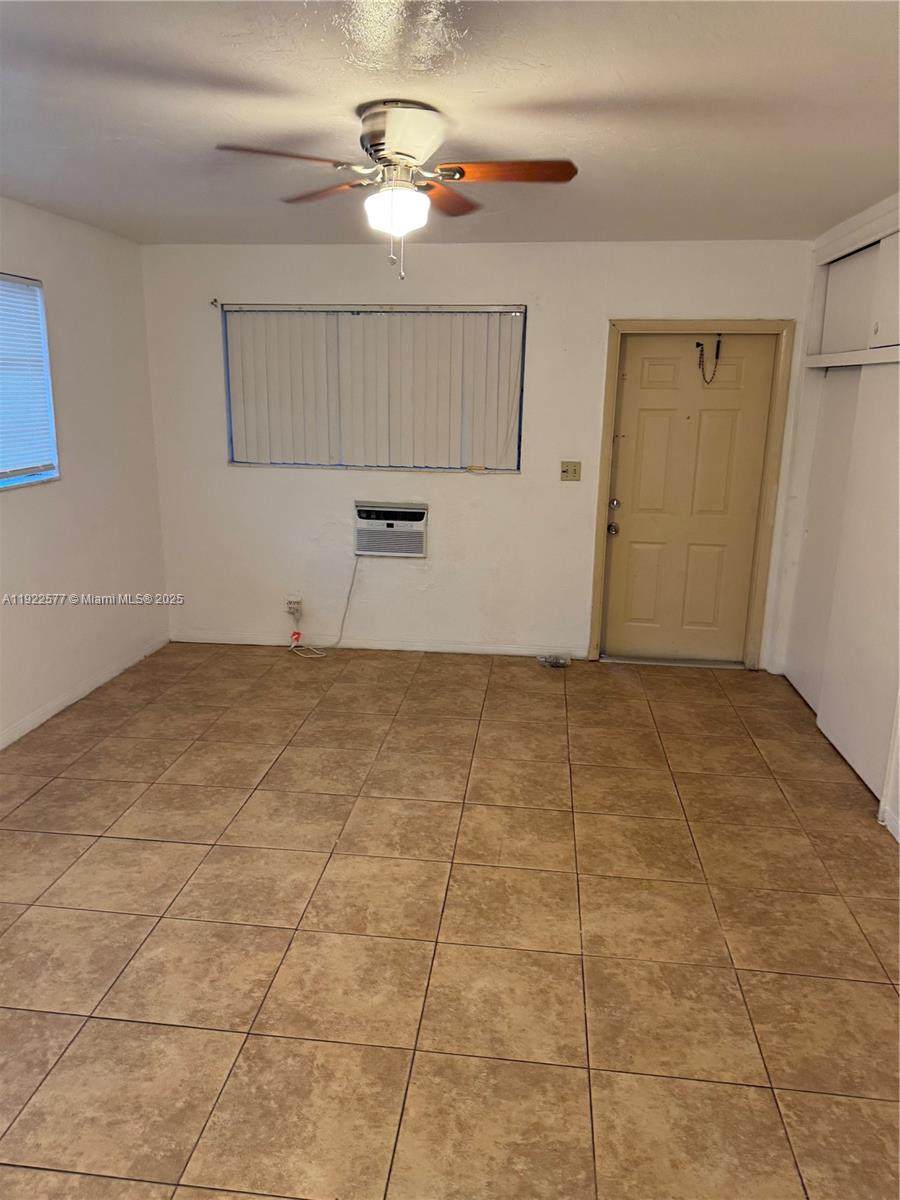 1721 Plunkett St - Photo 1