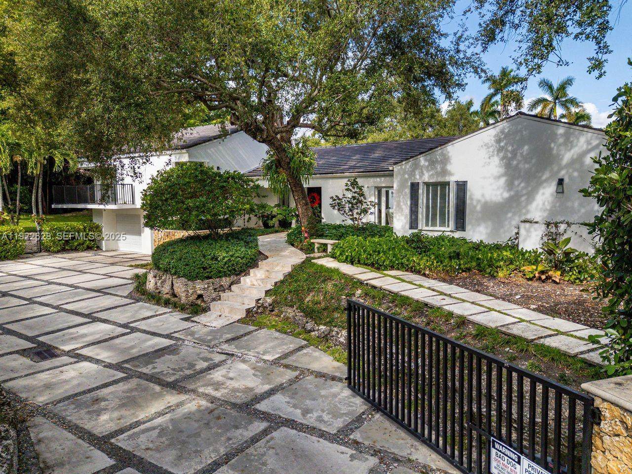 7000 Robles St - Photo 1