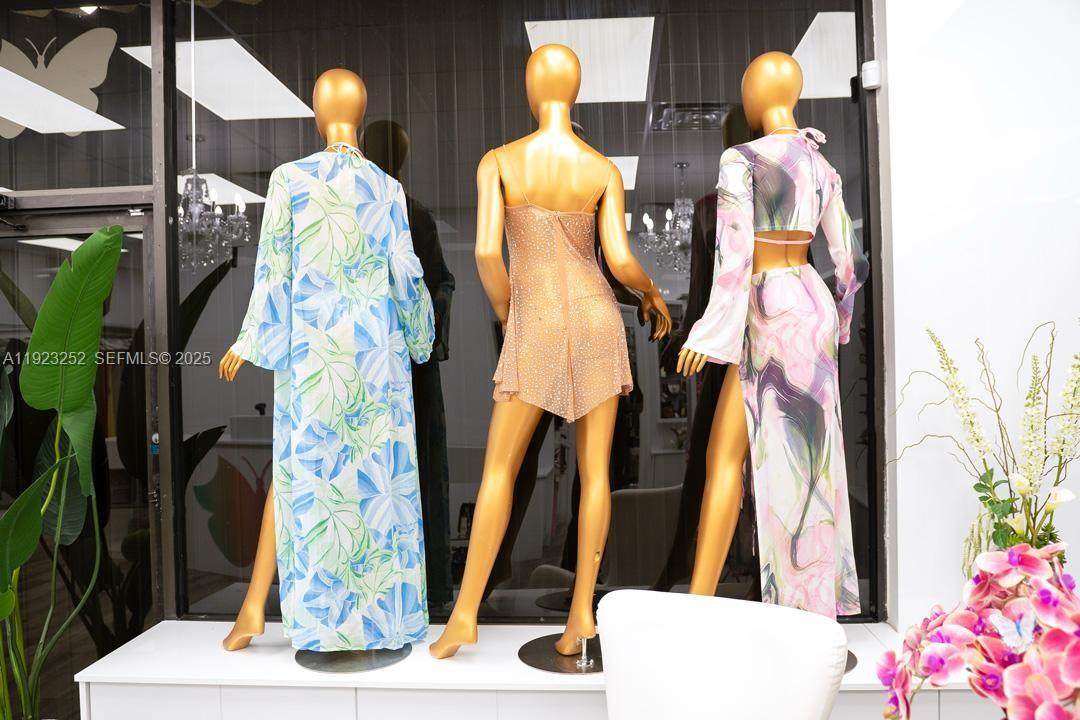 1612 68 St - Photo 1