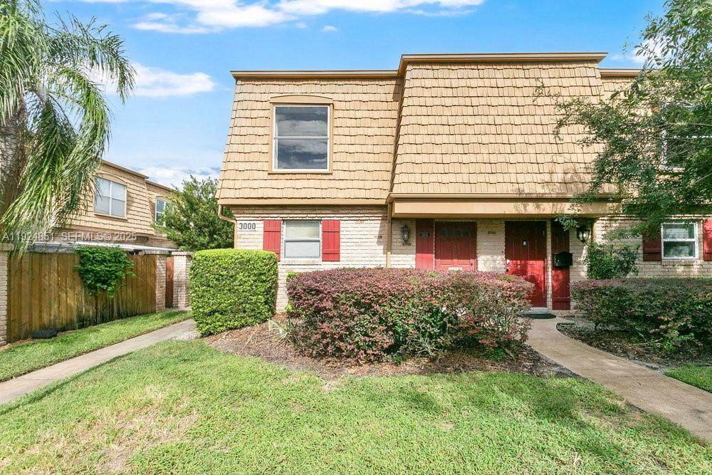 200 Saint Andrews - Photo 1