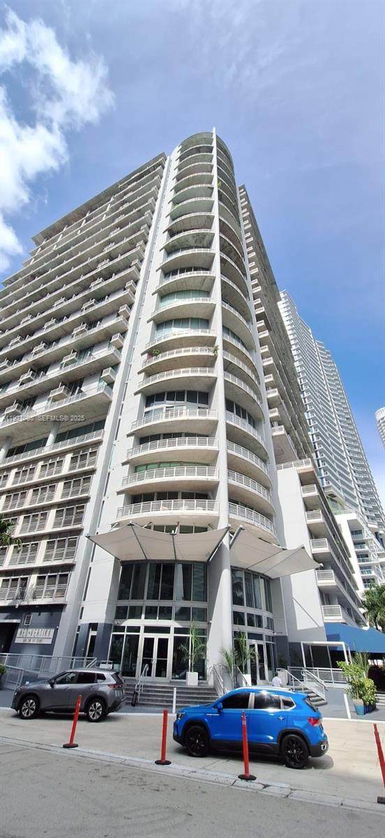 690 1st Ct - Photo 1