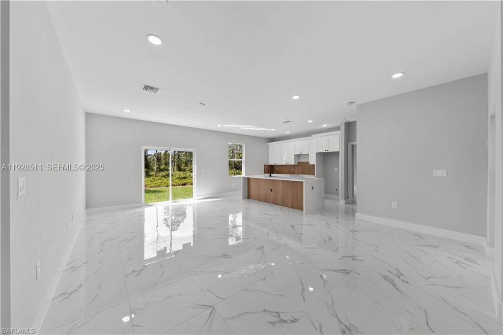1108 Garibaldi St E - Photo 1