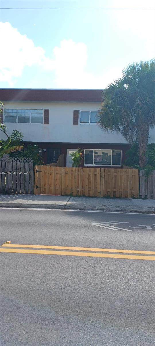 1570 151 St - Photo 1