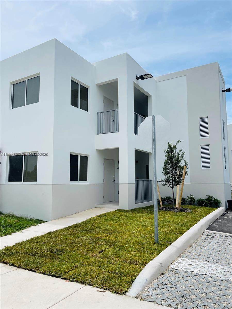 310 7th St - Photo 1
