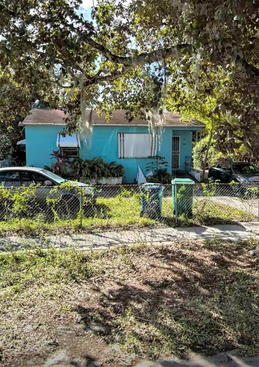 2910 66th St - Photo 1