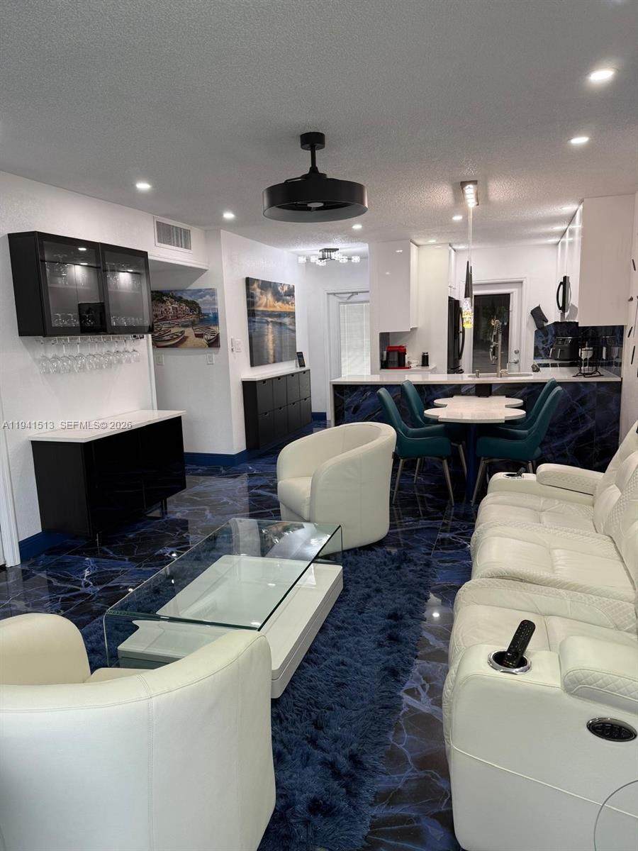 5121 Oakland Park Blvd - Photo 1