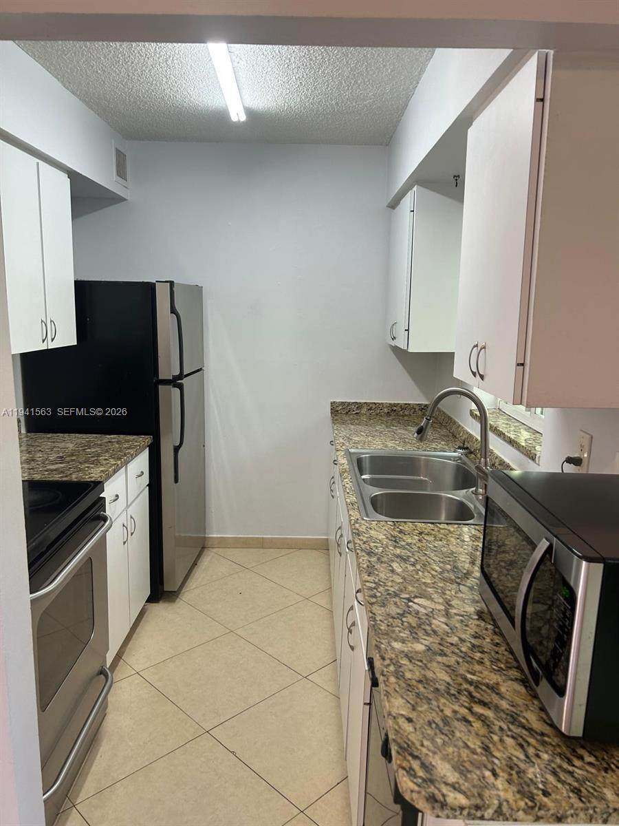 1111 4th St - Photo 1