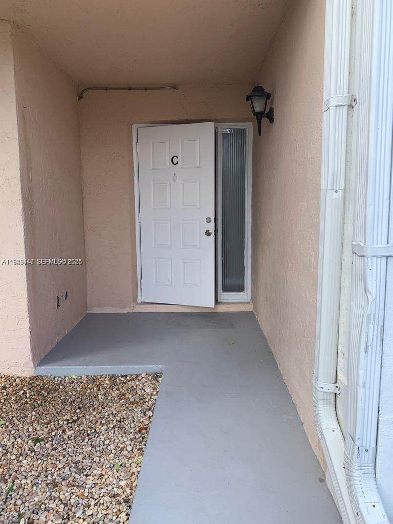 1190 Washington Cir - Photo 1