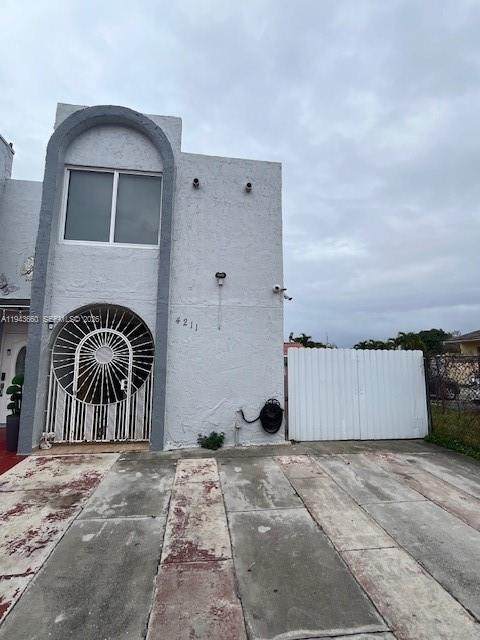 4211 10th Ln - Photo 1