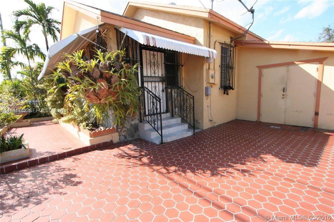 1119 9th St - Photo 1