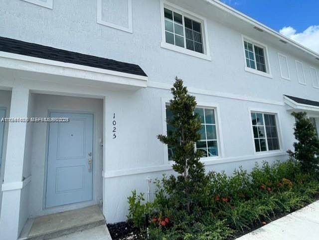 1025 5th St - Photo 1