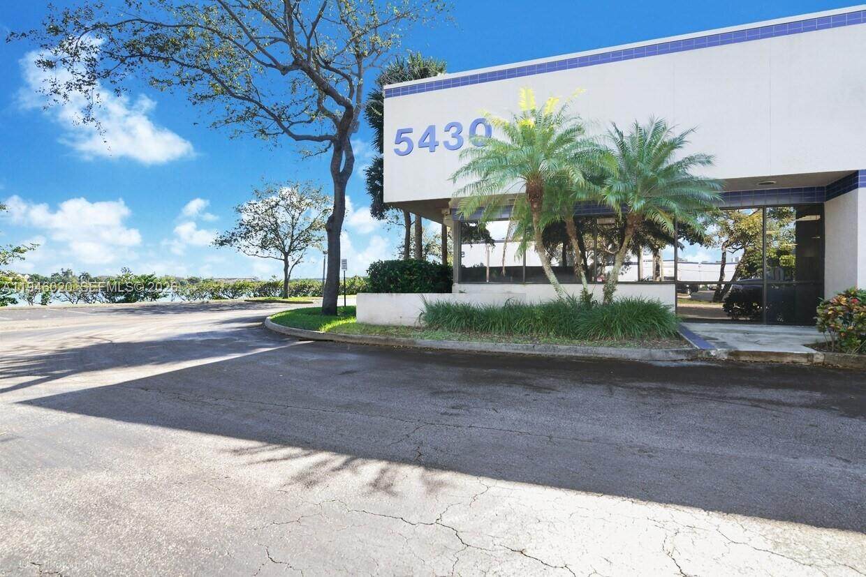 https://bt-photos.global.ssl.fastly.net/miami/orig_boomver_1_A11946020-2.jpg