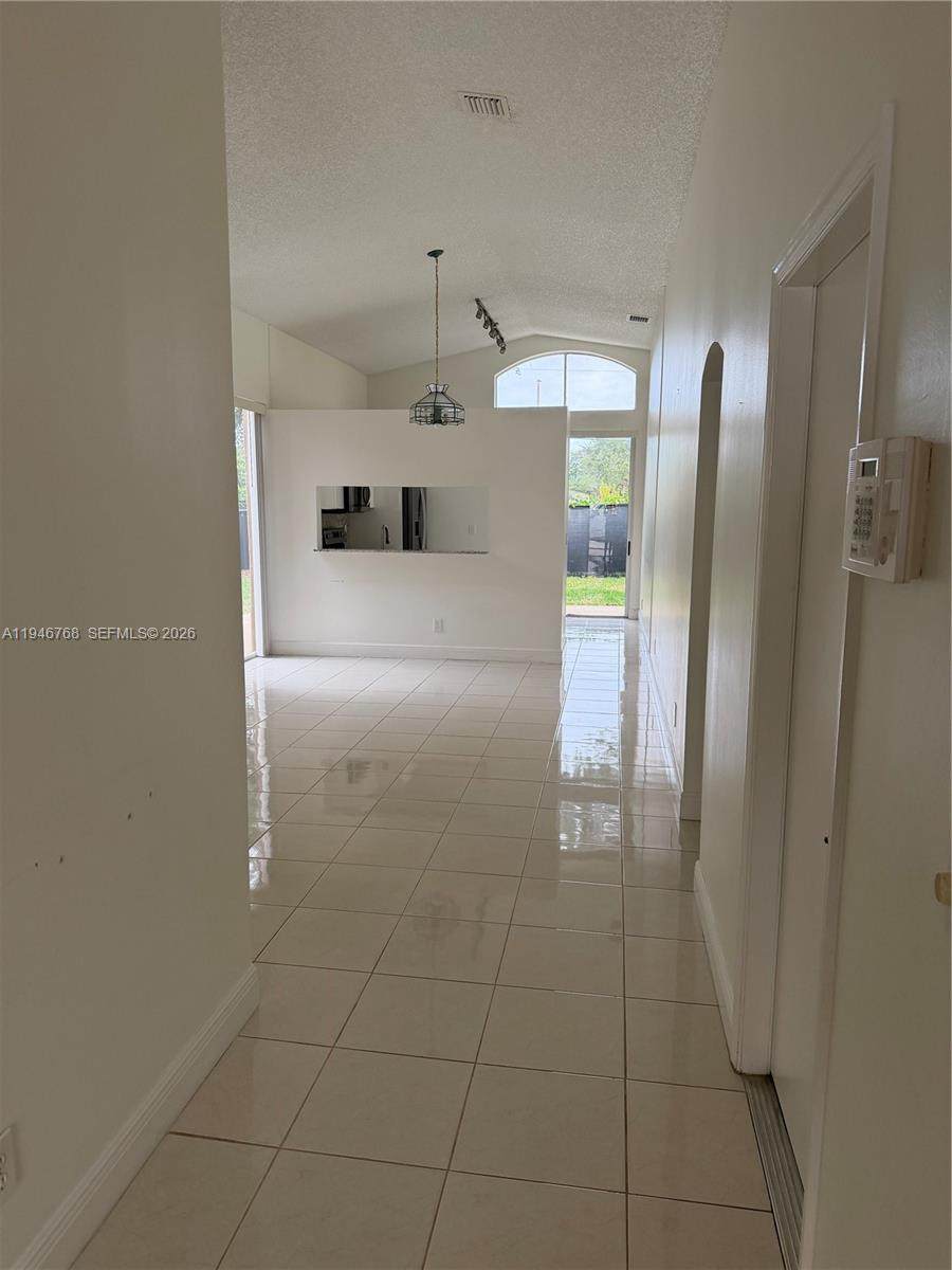 https://bt-photos.global.ssl.fastly.net/miami/orig_boomver_1_A11946768-2.jpg