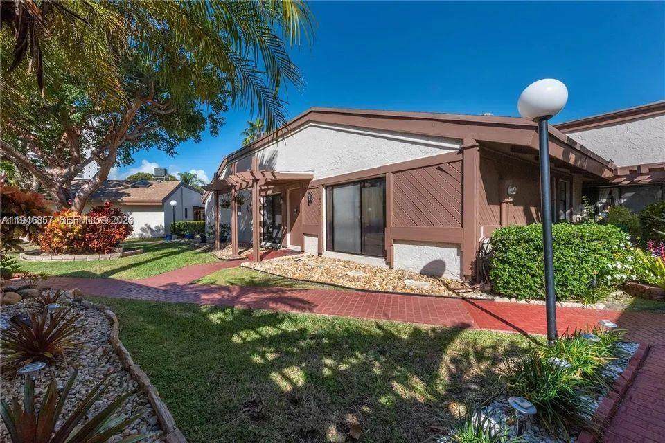 601 Leslie Dr - Photo 1