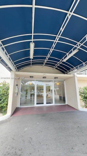 2821 Miami Beach Blvd - Photo 1