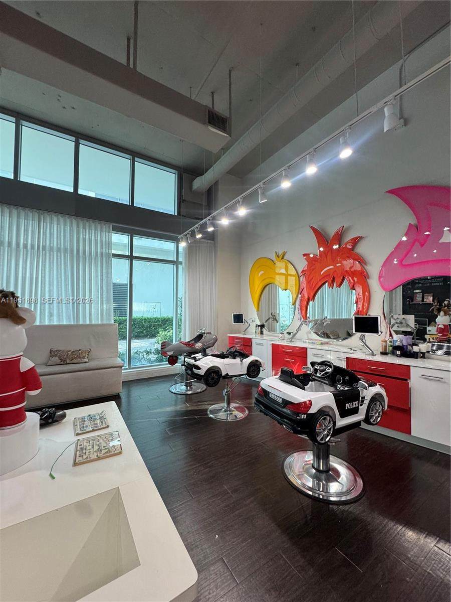 https://bt-photos.global.ssl.fastly.net/miami/orig_boomver_1_A11951898-2.jpg