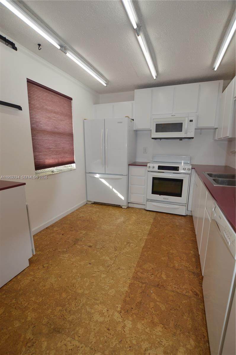 425 11th Ter - Photo 1