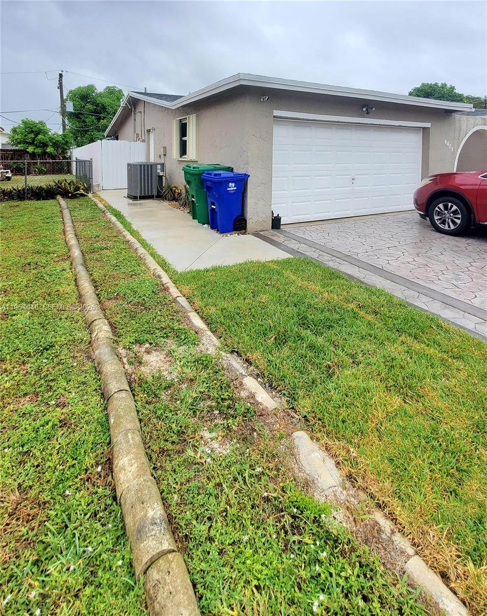8613 Beekman Dr - Photo 1