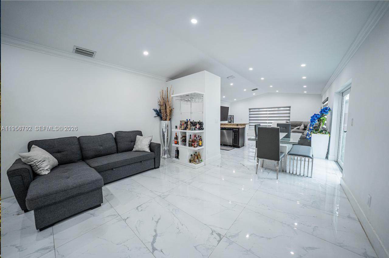 17404 142nd Pl - Photo 1