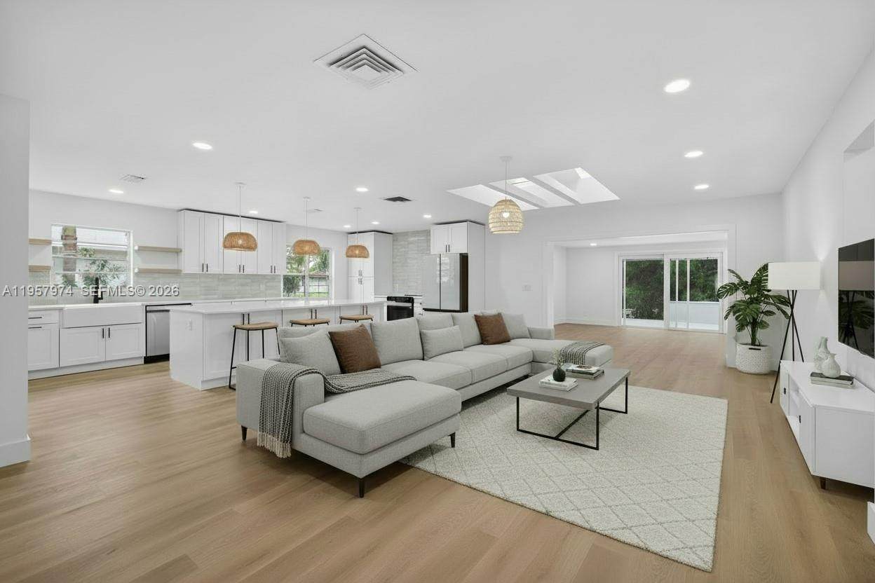 2221 Sidonia St - Photo 1