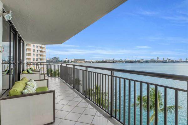 540 Brickell Key Dr - Photo 1