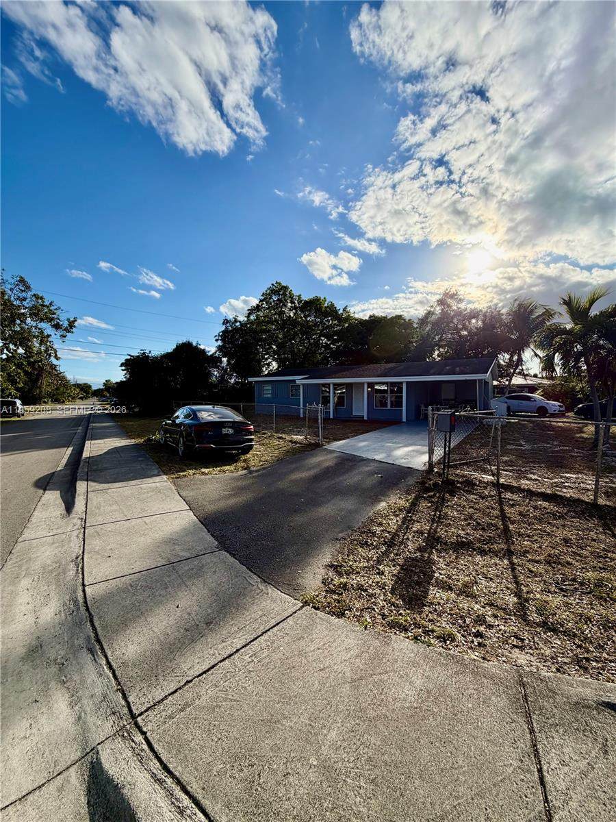 518 47th Ct - Photo 1